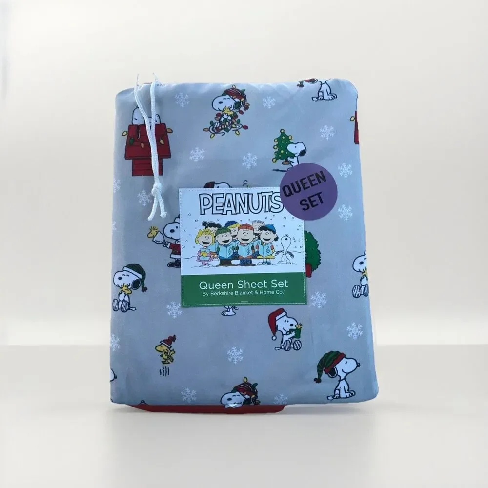 NWT PEANUTS Christmas Holiday Queen 4 Pc Sheet Set Snoopy Woodstock Snowflakes